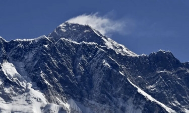 বিশ্বের পঞ্চম সর্বোচ্চ পর্বত চূড়ায় নেপালি গাইডের মৃত্যু