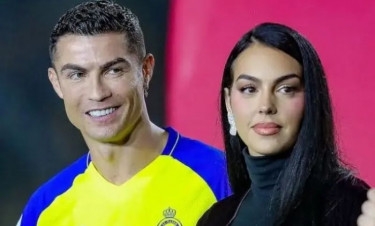 Historic moment': Saudis flock to buy Ronaldo shirts after Al Nassr deal