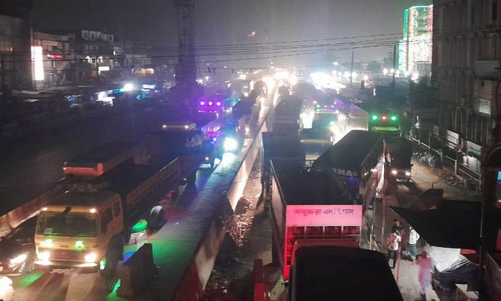 25 km traffic jam on Dhaka-Chittagong highway